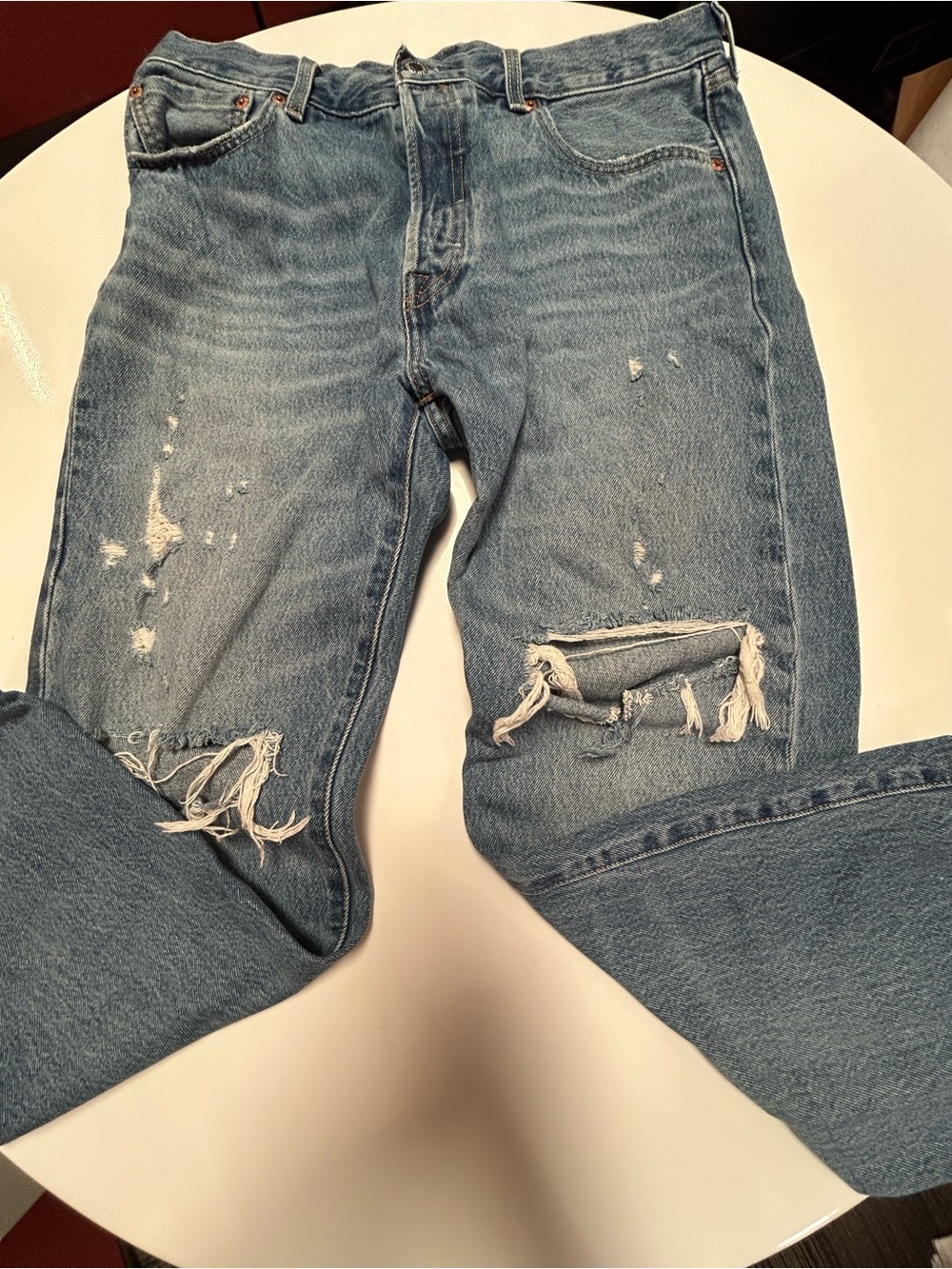 Levi’s 501 size 32x30 distressed